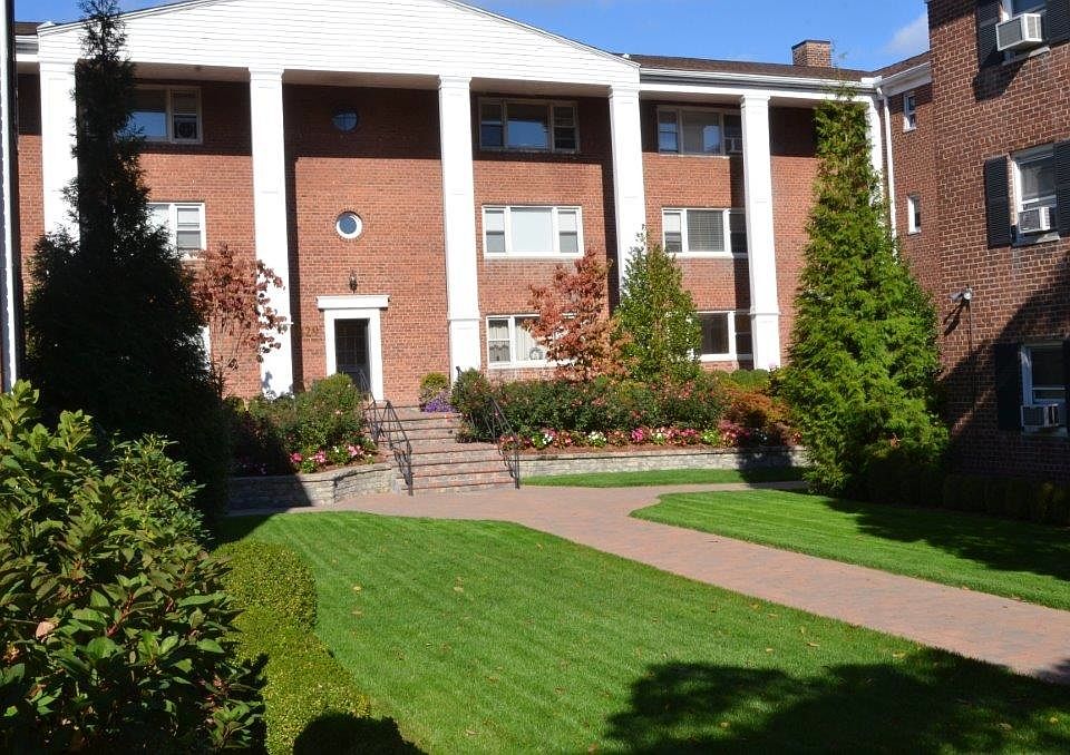 2nd image of 1825 Palmer Ave