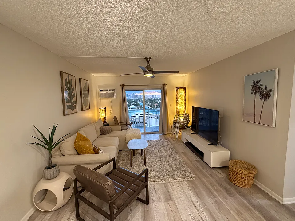 200 S Birch Rd #1204