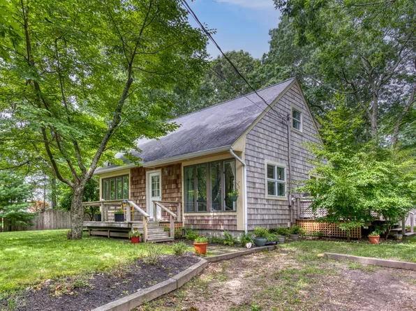 https://photos.zillowstatic.com/fp/cd939a4bd8fa3513a13d091d9855a051-p_e.webp