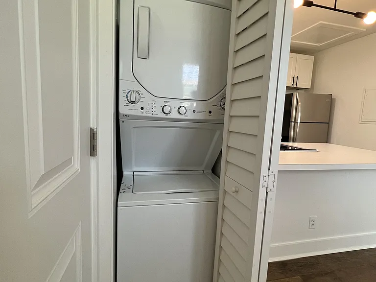 In-unit washer/dryer.