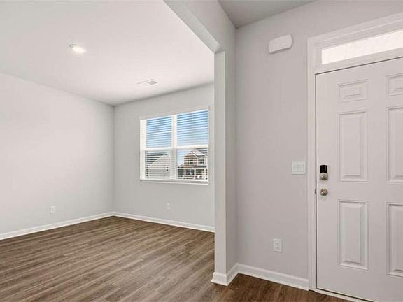 2nd image of 33 Weymouth Dr
