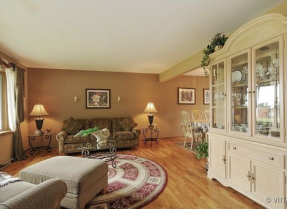 3rd image of 14920 La Reina Real St