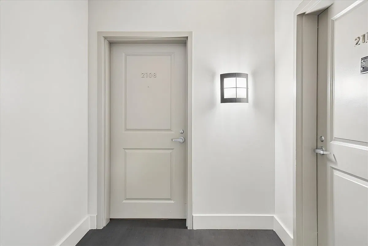 1 bed, 880 sqft, $2,150 — Photo 2