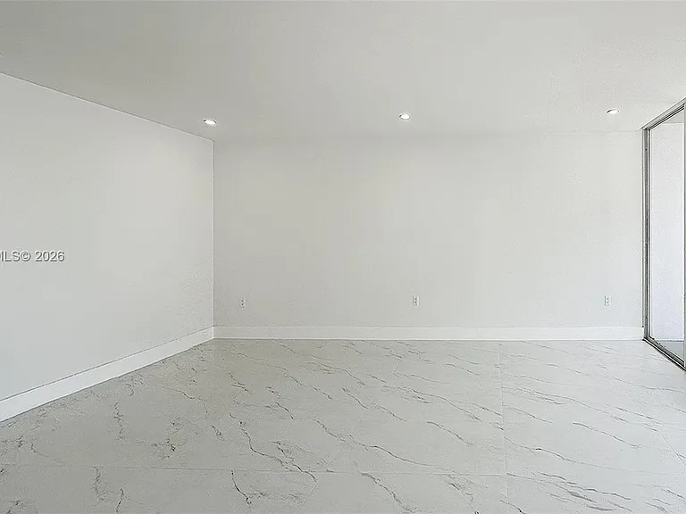 18061 Biscayne Blvd #1204 — Photo 17