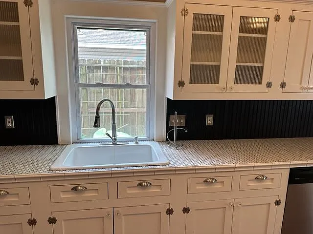 1023 W Gardner St — Photo 17