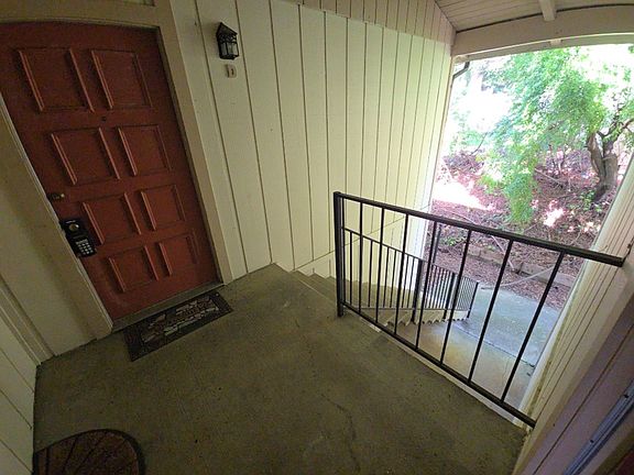 4th image of 423-425 Bayside Ct #535467EB2