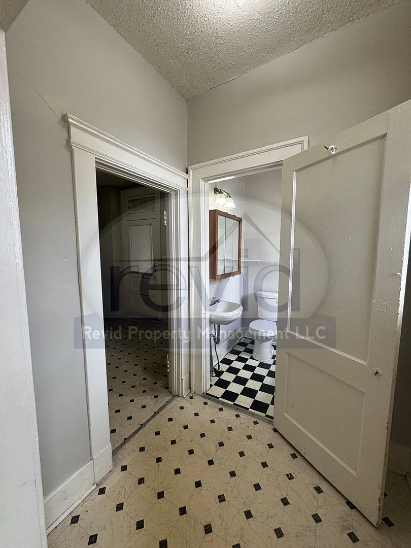 1530 Monroe Ave. — Photo 4