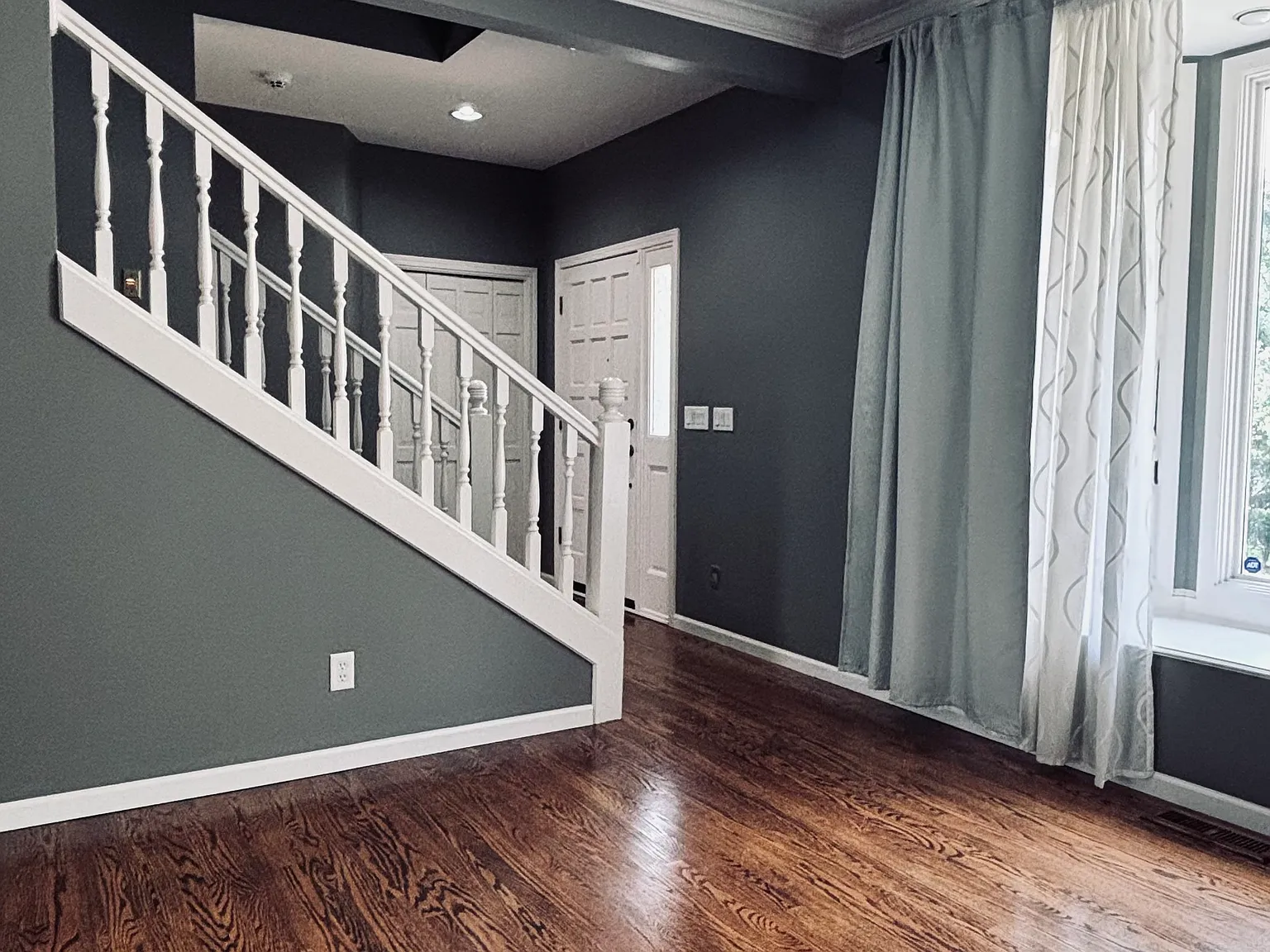 3 bed, 2.5 bath, 2000 sqft, $2,400 — Photo 3