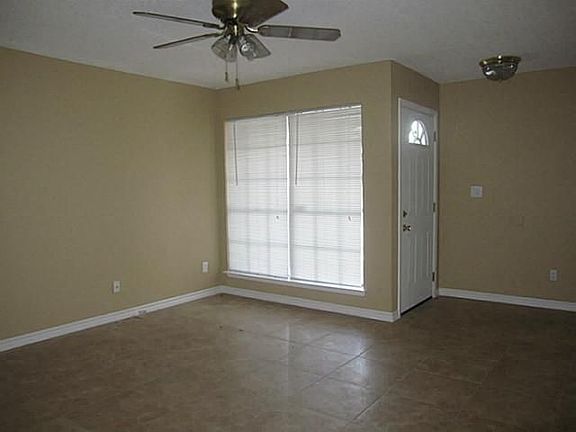 3rd image of 14918 Green Valley Dr
