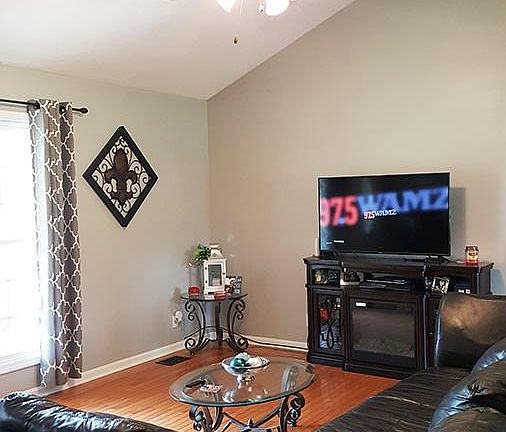 4th image of 210 Owen Ln
