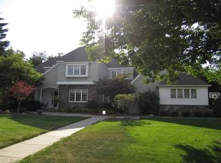 4926 School House Rd, Bettendorf, IA 52722