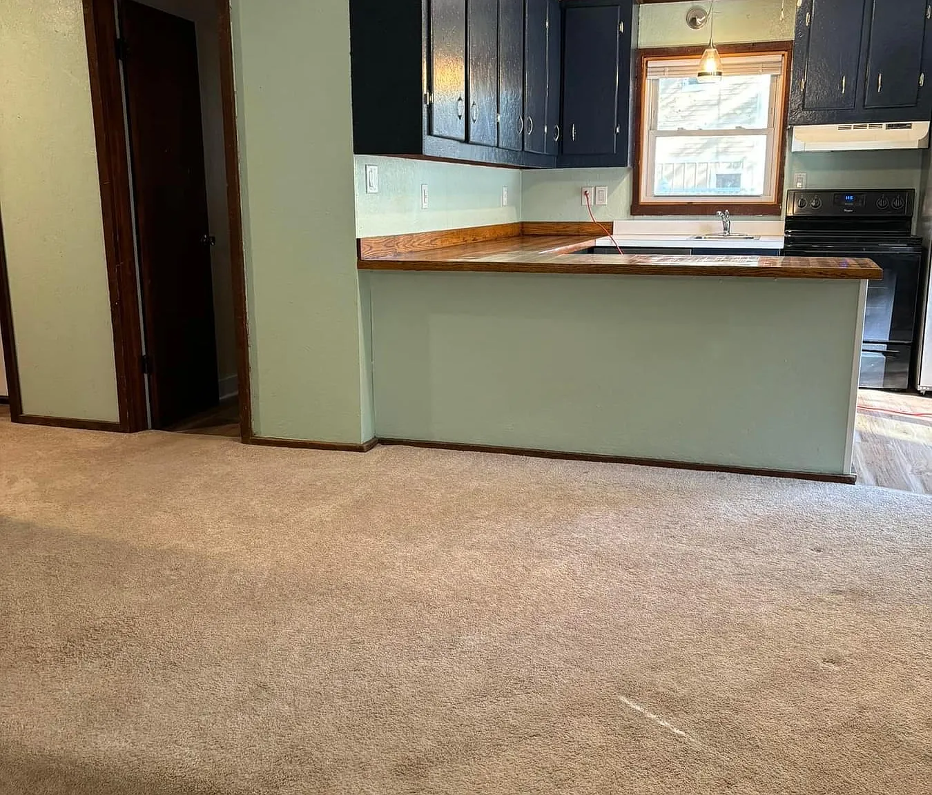 2 bed, 1.5 bath, 900 sqft, $2,000 — Photo 3