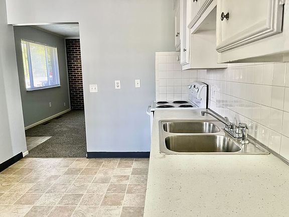 5th image of 15259 Lincoln Way W