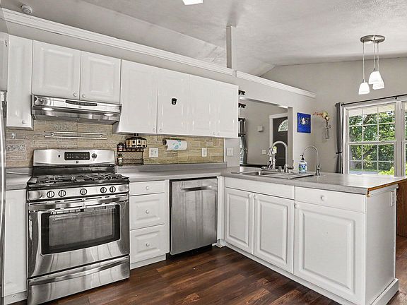 4th image of 8836 Almena Dr