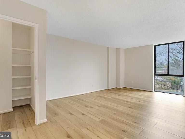 2300 Pimmit Dr #308W — Photo 25