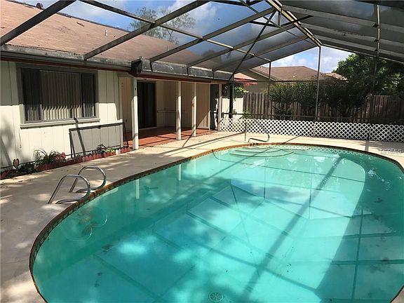4th image of 2500 Pine Tree Circle Dr