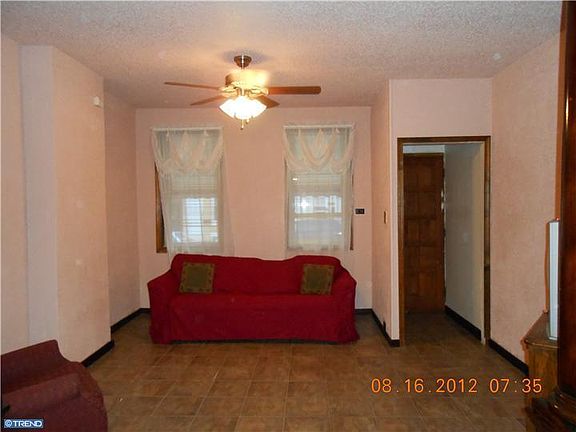 3rd image of 2085 E Somerset St