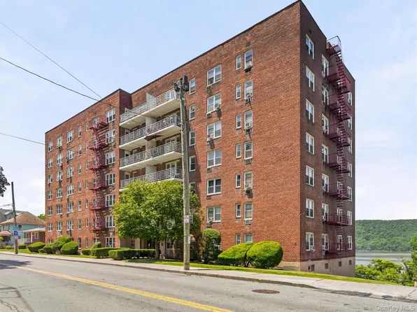 679 warburton Avenue #2R, Yonkers, NY 10471