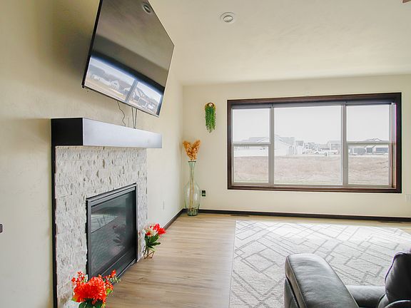 4th image of 2157 Potter Dr