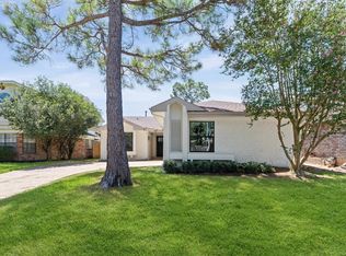 12823 Ashford Hills Dr, Houston, TX 77077