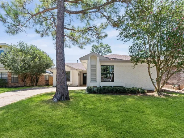 12823 Ashford Hills Dr, Houston, TX 77077