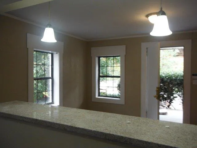 516 Morgan St NE — Photo 3