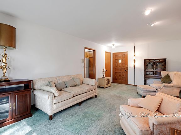 5th image of 2102 S Eventide Dr NE