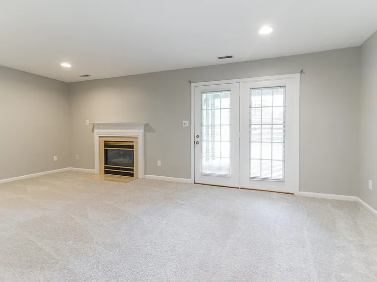733 Mashie Ct — Photo 5