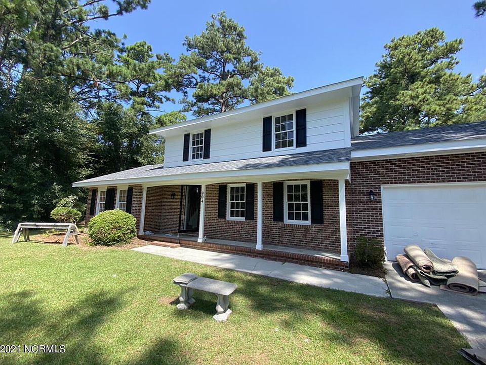 2nd image of 904 Oxford Dr