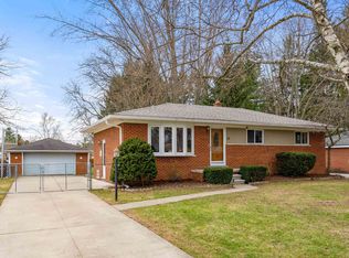 5018 Robert St, Shelby Township, MI 48316