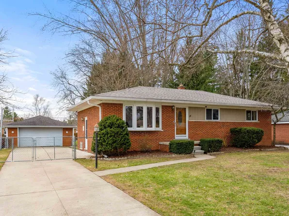 5018 Robert St, Shelby Township, MI 48316