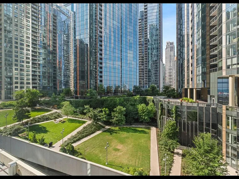 195 N Harbor Dr #1107 — Photo 2