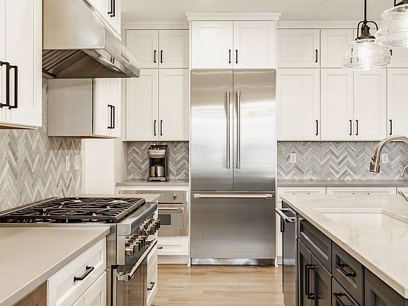 5th image of 8095 Melbourne Pl