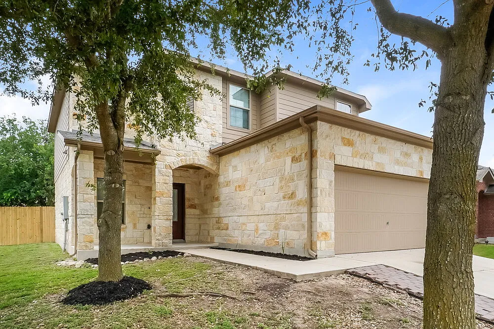 4 bed, 2.5 bath, 1816 sqft, $2,020 — Photo 1
