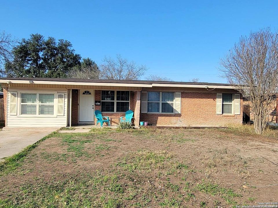 1st image of 4611 Creekmoor Dr