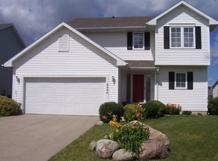 3500 Brook Ridge Ct, Des Moines, IA 50317