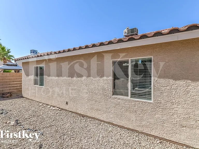 1742 La Cruz Dr — Photo 14