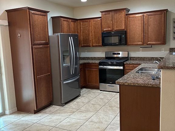 2nd image of 2810 Lark Dr NE