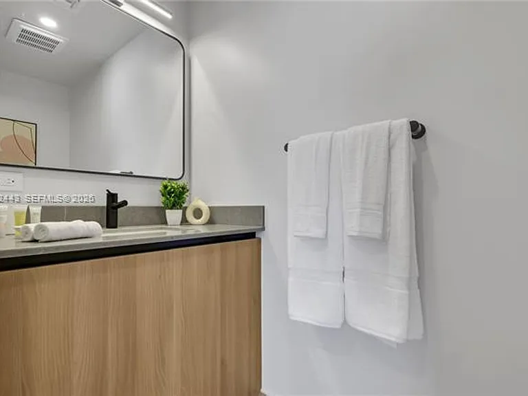 121 NE 5th St #CU-2013 — Photo 12