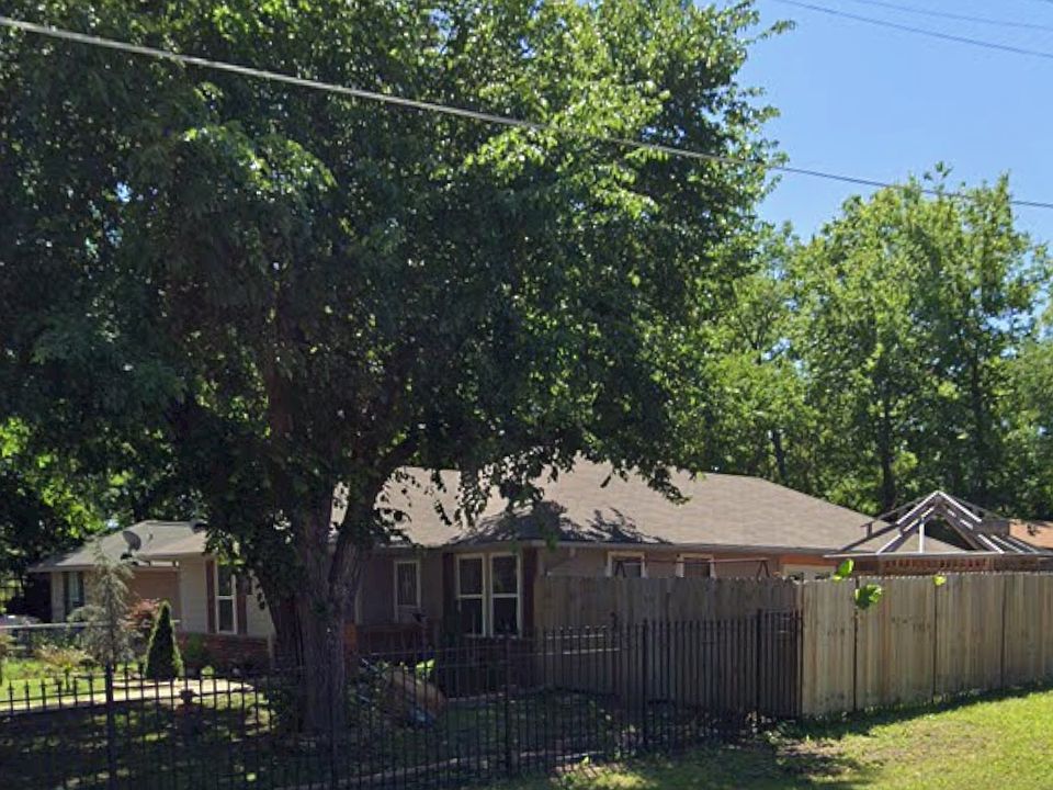 2nd image of 1830 W 46th St