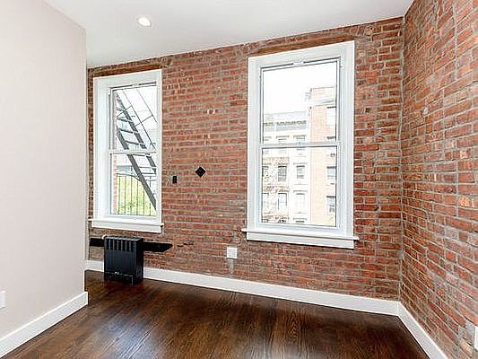 2nd image of 135 E 27th St #11