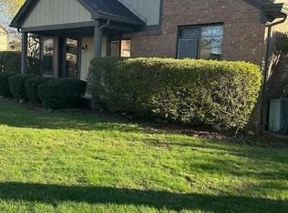 301 Meadow Bridge Dr, Rochester, MI 48307