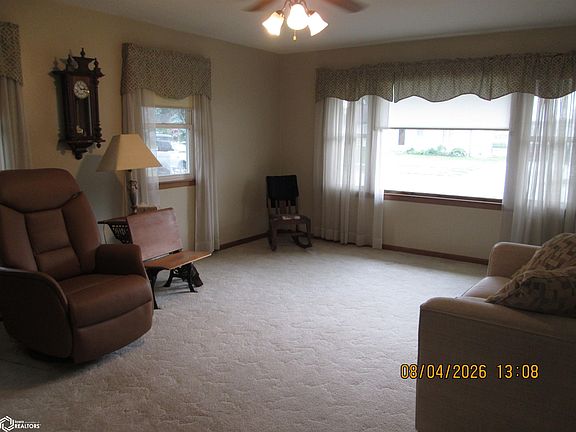 3rd image of 700 E 17th St