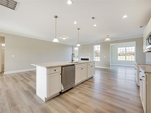 5th image of 161 Red Maple Way