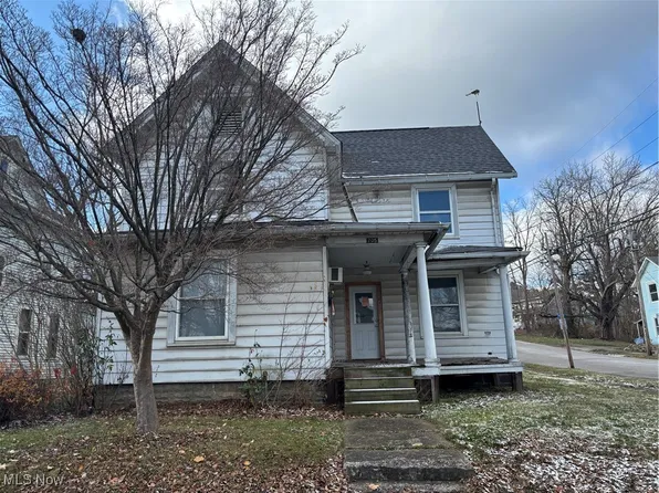 705 9th St SW, Massillon, OH 44647