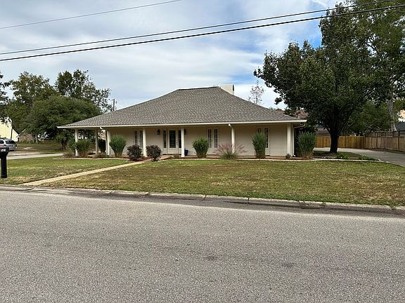 4th image of 523 Sunset Dr