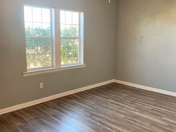 4th image of 118 Hickory St