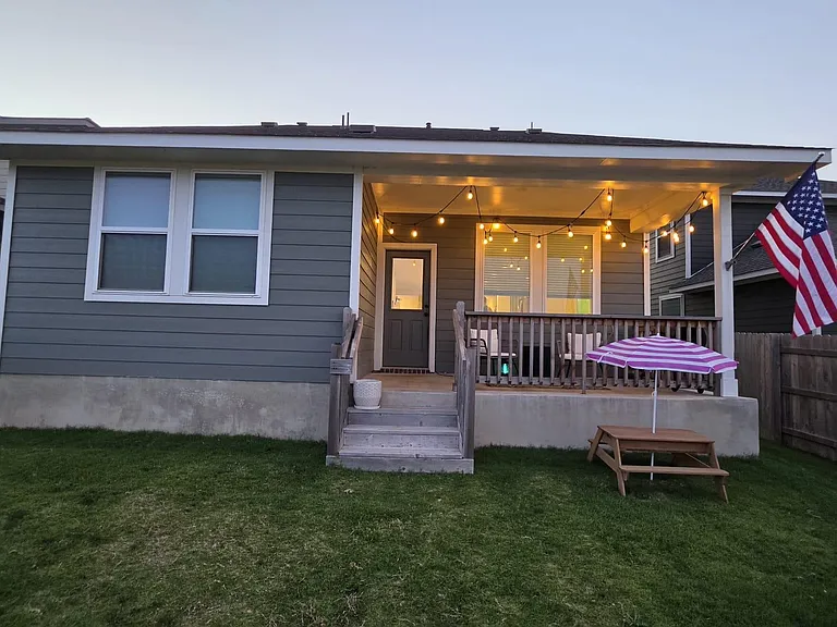221 Travis Ln — Photo 17