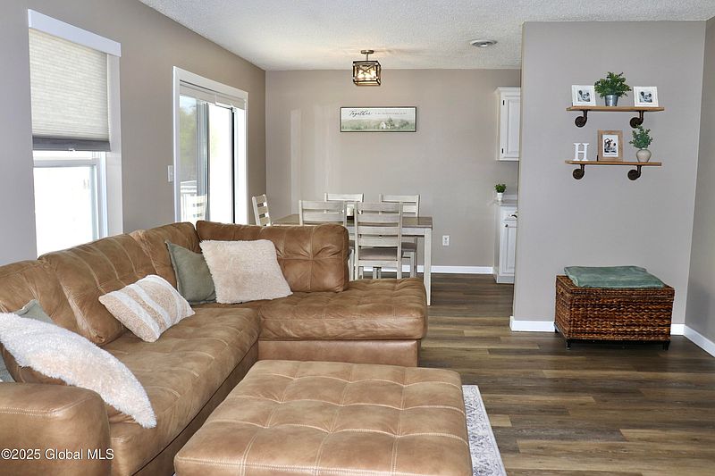 4th image of 310 Cambridge Manor Drive