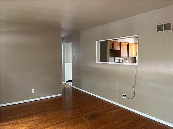 3rd image of 1412 Broadlawns Ln